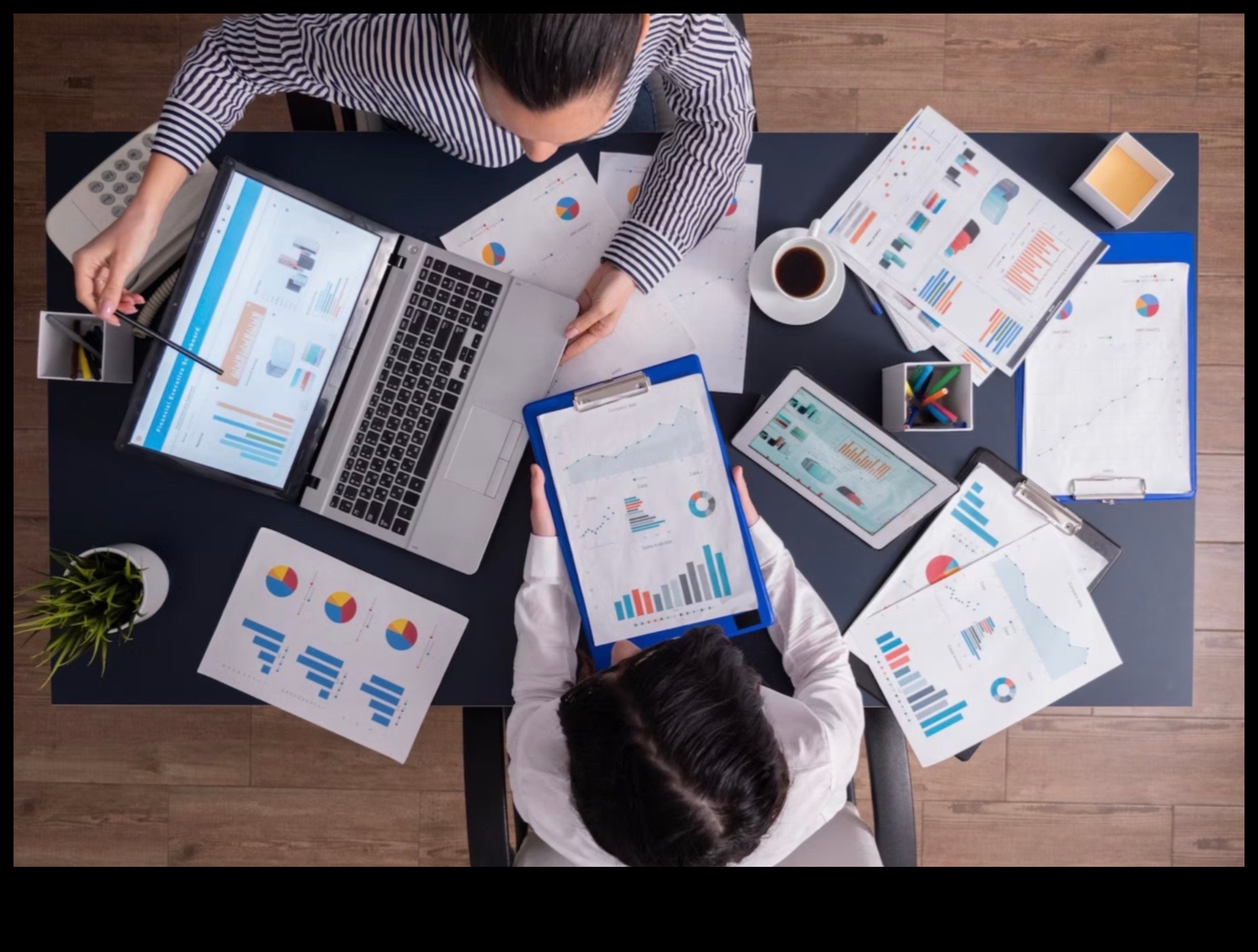 Navigarea narațiunilor sociale Un ghid pentru promovarea digitală eficientă 2 Navigarea narațiunilor sociale: un ghid pentru promovarea digitală eficientă