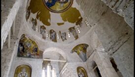 Mozaic Microcosm: Împreună frumusețea atracțiilor locale