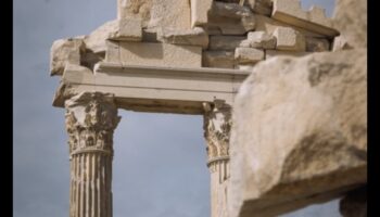 Stâlpii trecutului: Sărbătorirea siturilor istorice onorate de timp