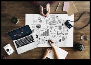 Oratorie online: Stăpânirea tehnicilor persuasive în comunicare digitală